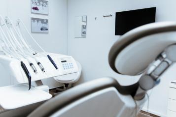 Image of a dentist chair and tools